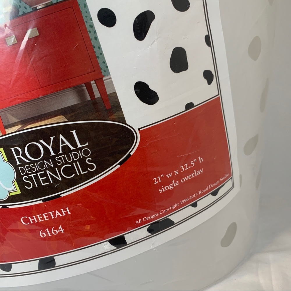 Royal Design Studio Cheetah Stencil for wall or fabric art - Picture 6 of 7